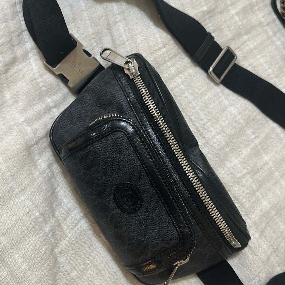 Gucci fanny pack amazing condition. Use a few times.